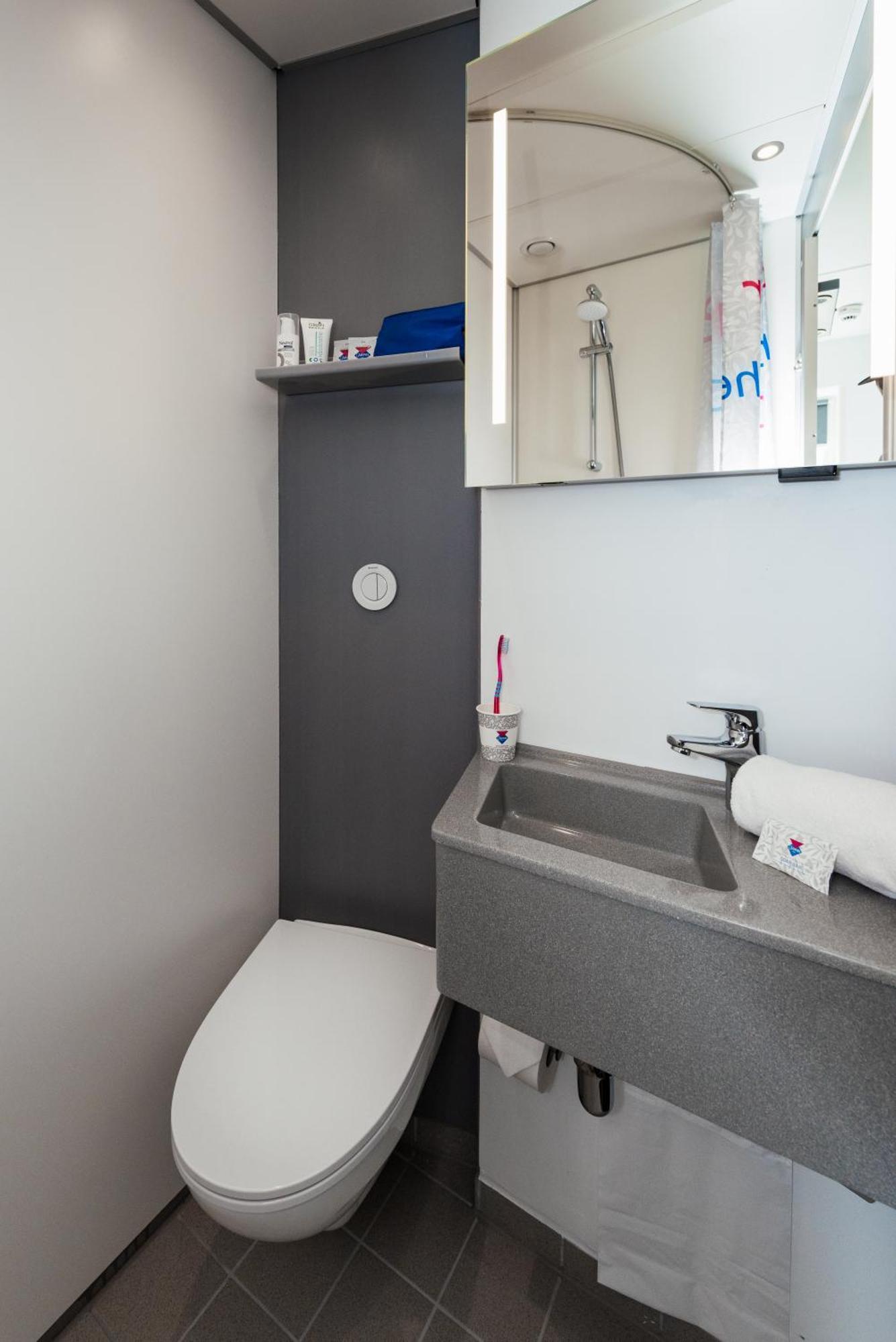 Quarto Comodoro com 2 Camas Individuais